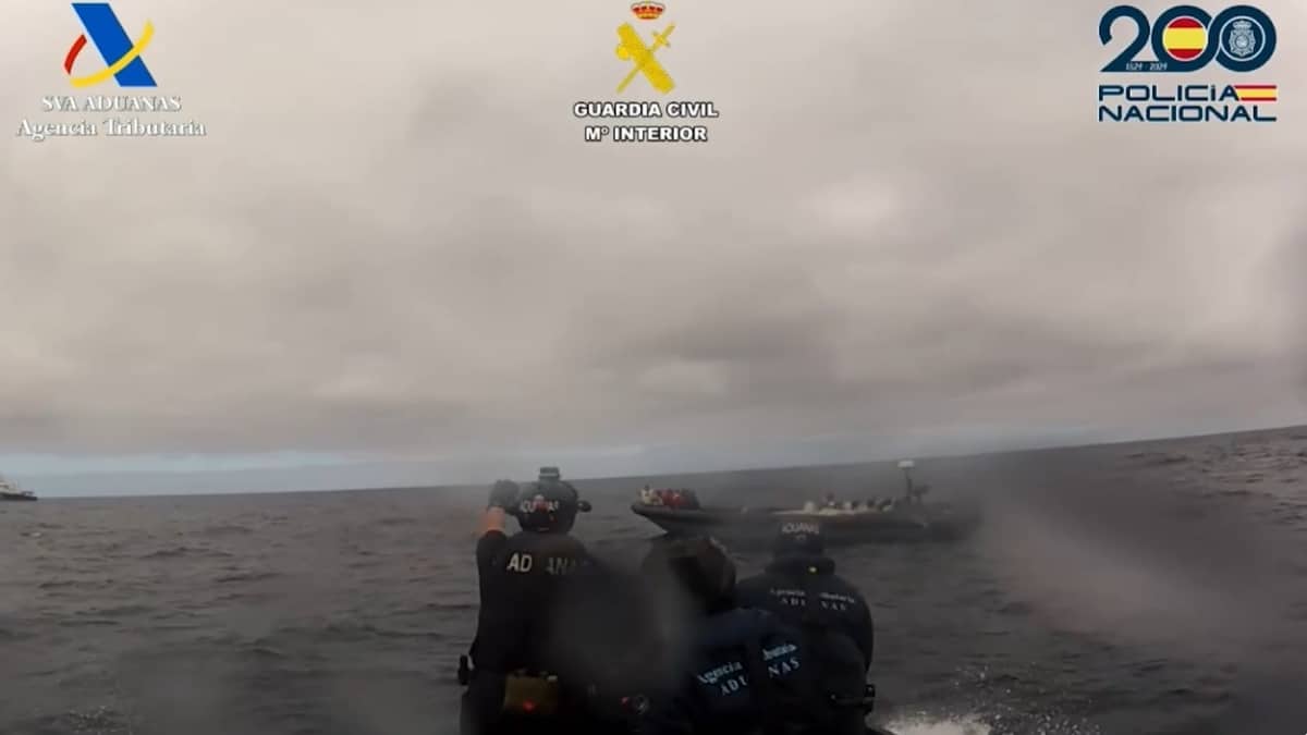 Interceptada en el Atlántico una embarcación con más de cuatro toneladas de cocaína