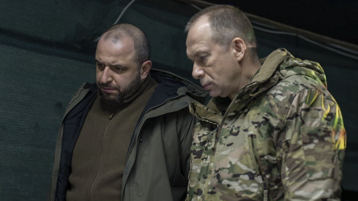 El ministro de Defensa de Ucrania y el jefe de las Fuerzas Armadas en el frente