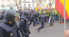 La Policía carga contra los agricultores a su llegada al centro de Madrid