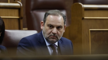 Ábalos mantiene la tensión con Ferraz: dimite al frente de la Comisión de Interior pero retiene por ahora su acta