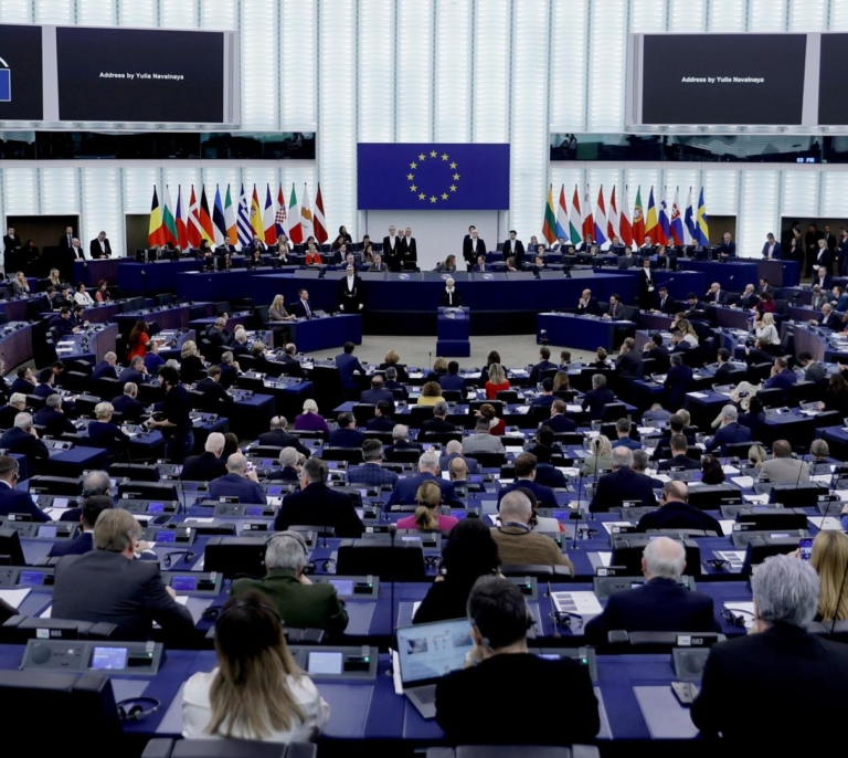 La Eurocámara reclama por primera vez un alto el fuego en Gaza "inmediato" sin condiciones