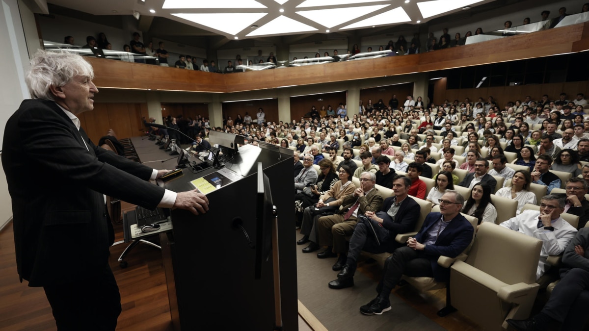 Juan Luis Arsuaga, en el Edificio de Ciencias de la Universidad de Navarra.