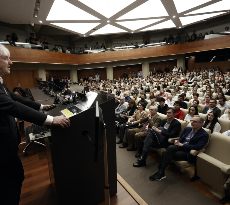 Arsuaga, en la Universidad de Navarra: "¿Por qué enfermamos, por qué morimos?"