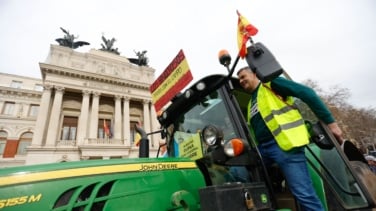 Cargas, cencerros y olor a gasoil: el día que el campo estalló en el centro de Madrid
