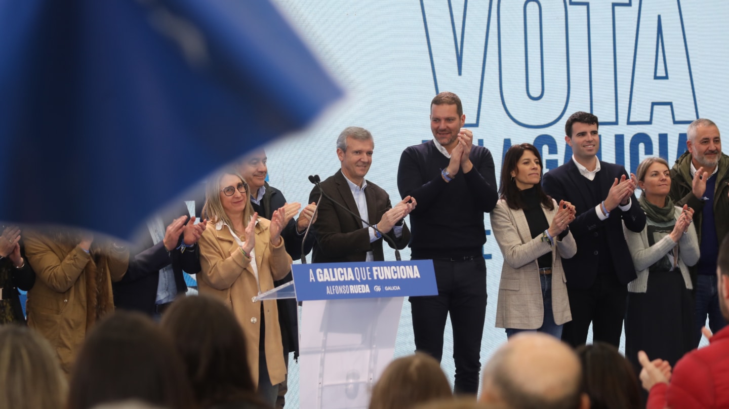 El presidente de la Xunta y candidato a la reelección, Alfonso Rueda (PPdeG), este domingo en un mitin en A Estrada