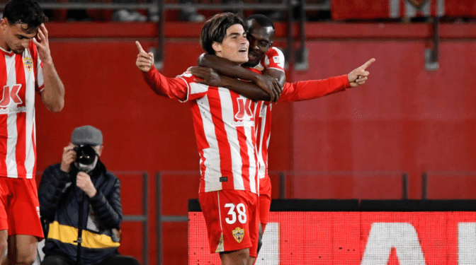 Pinchazo del Atlético ante el colista en Almería