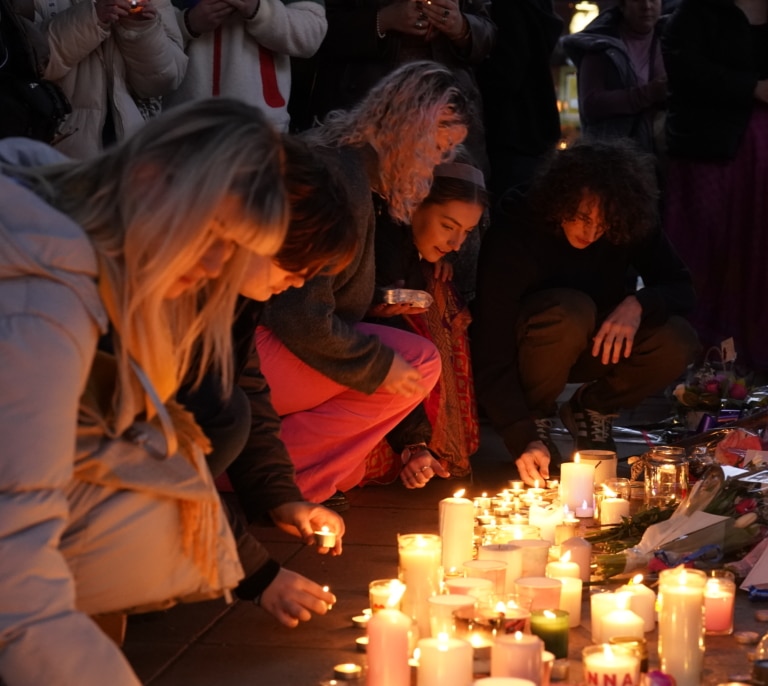 Condenan a dos adolescentes a 20 años por el "brutal" asesinato a puñaladas a la tiktoker transexual Brianna Ghey