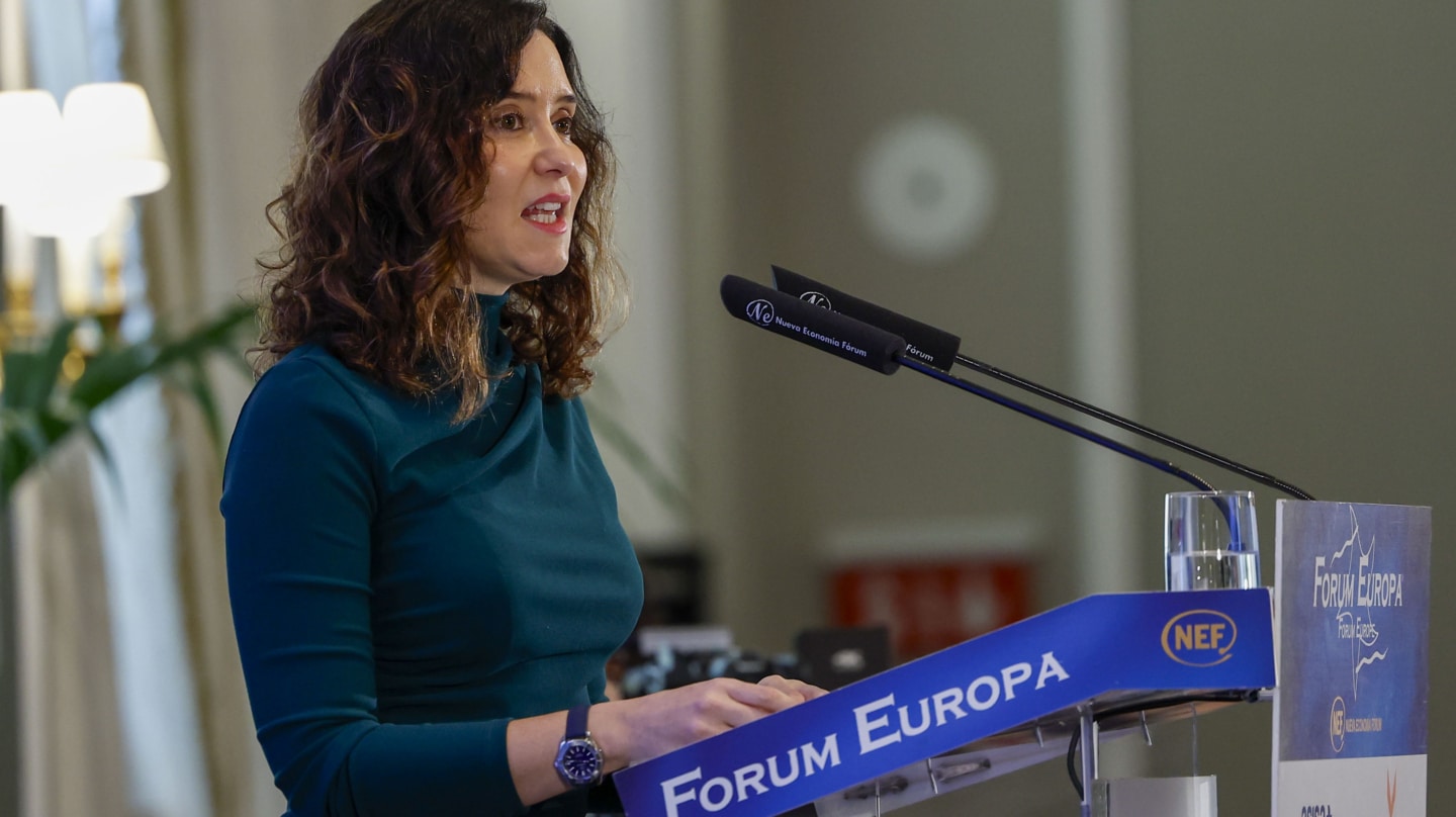 La presidenta de la Comunidad de Madrid, Isabel Díaz Ayuso a su llegada al desayuno informativo de Fórum Europa este lunes en Madrid
