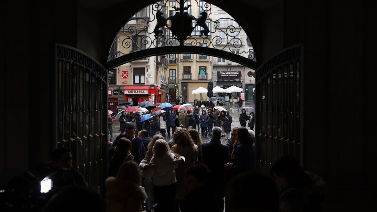 Bildu y Geroa Bai no secundan en Pamplona el minuto de silencio por los guardias civiles