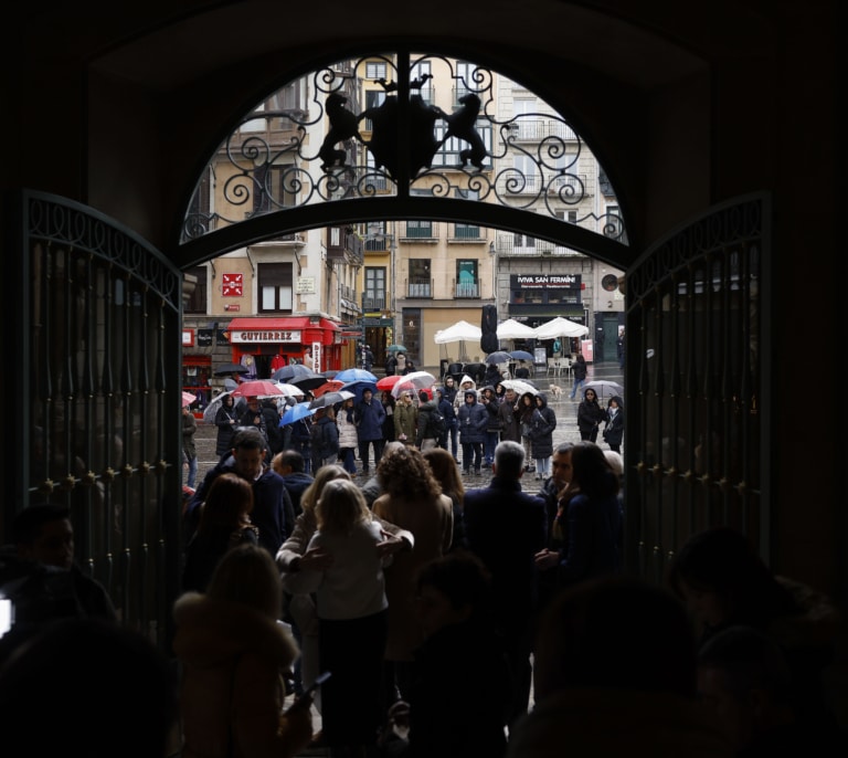 Bildu y Geroa Bai no secundan en Pamplona el minuto de silencio por los guardias civiles