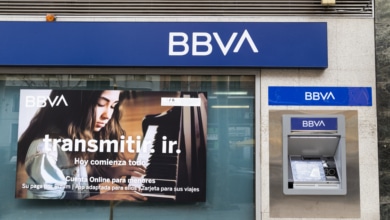 BBVA relanza un producto de vida-ahorro mientras esquiva los depósitos generalizados