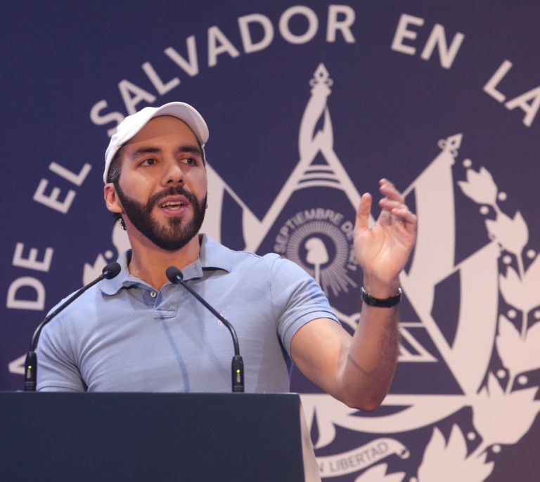 Nayib Bukele, el mesías de las redes que arrasa en América Latina