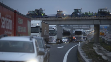 Las protestas de los agricultores provocan cortes y atascos en toda España