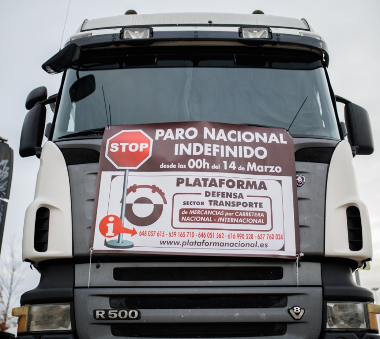 Los transportistas y agricultores mantienen su pulso y prolongarán sus protestas de forma indefinida