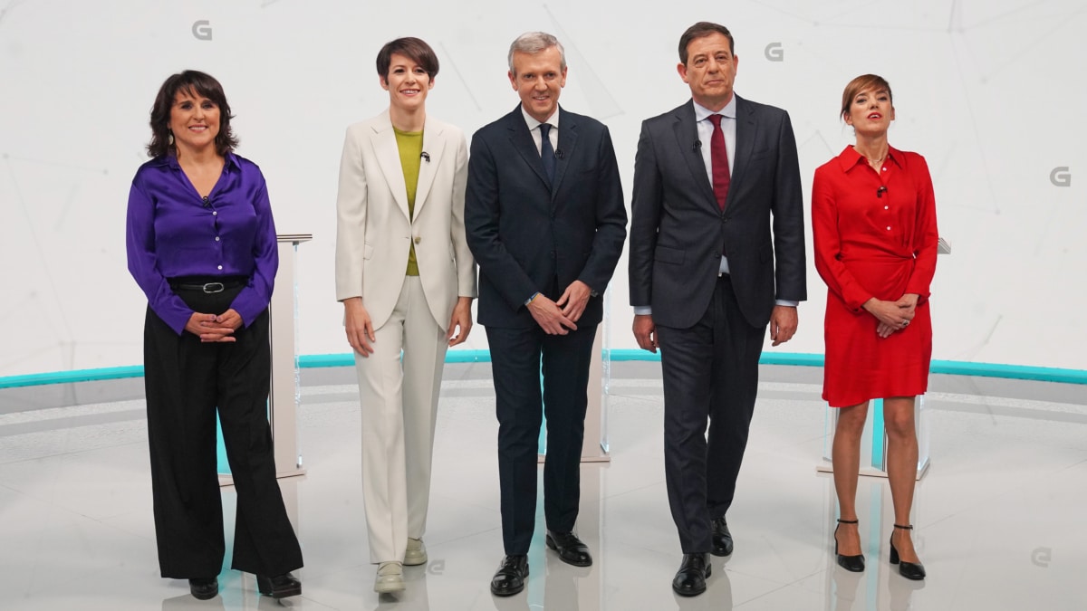 La candidata de Podemos Galicia a la Presidencia de la Xunta, Isabel Faraldo, la candidata del BNG a la Presidencia de la Xunta de Galicia, Ana Pontón, el presidente de la Xunta de Galicia y candidato del PP a la reelección, Alfonso Rueda, el candidato del PSdeG a la Presidencia de la Xunta de Galicia, José Ramón Gómez Besteiro, y la candidata de Sumar Galicia a la Presidencia de la Xunta, Marta Lois, durante el debate electoral para las elecciones gallegas.