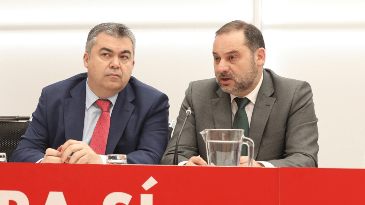 El hoy secretario de Organización del PSOE, Santos Cerdán, y José Luis Ábalos en una imagen de archivo.