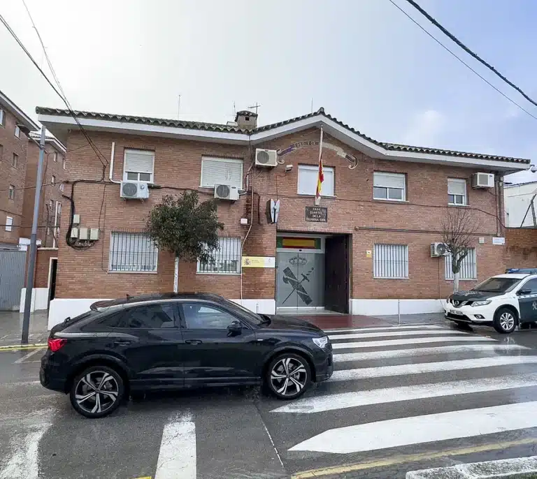 Lesionados tres guardias civiles por una reyerta entre clanes relacionados con el narcotráfico en Barbate