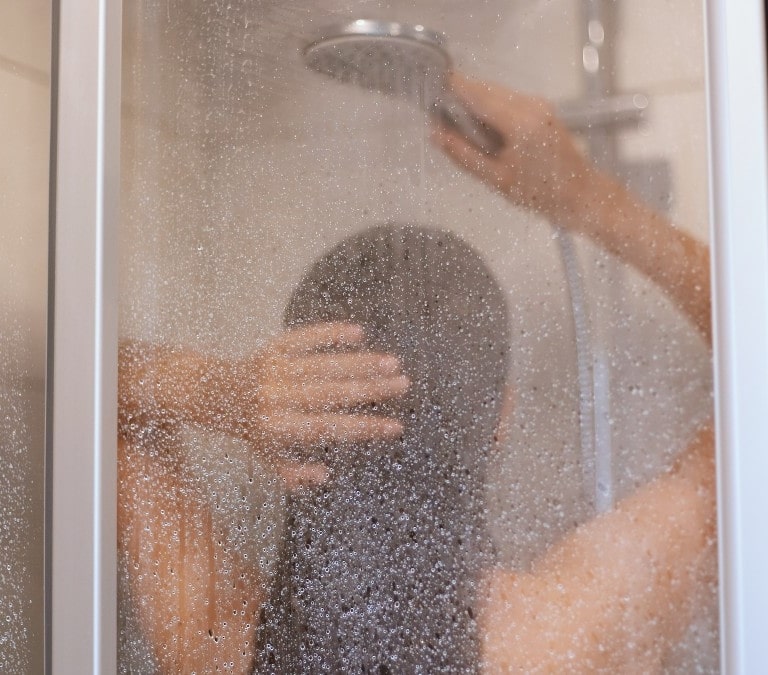 Cuánto debe durar una ducha, según la OMS