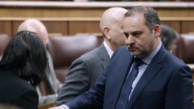 Ferraz pide a Ábalos que entregue en 24 horas su acta de diputado y anuncia una comisión de investigación en el Congreso