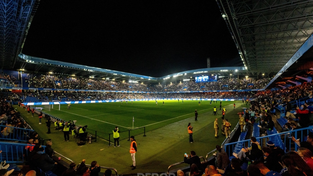 El Estadio de Riazor antes del Deportivo de La Coruña-Tarazona