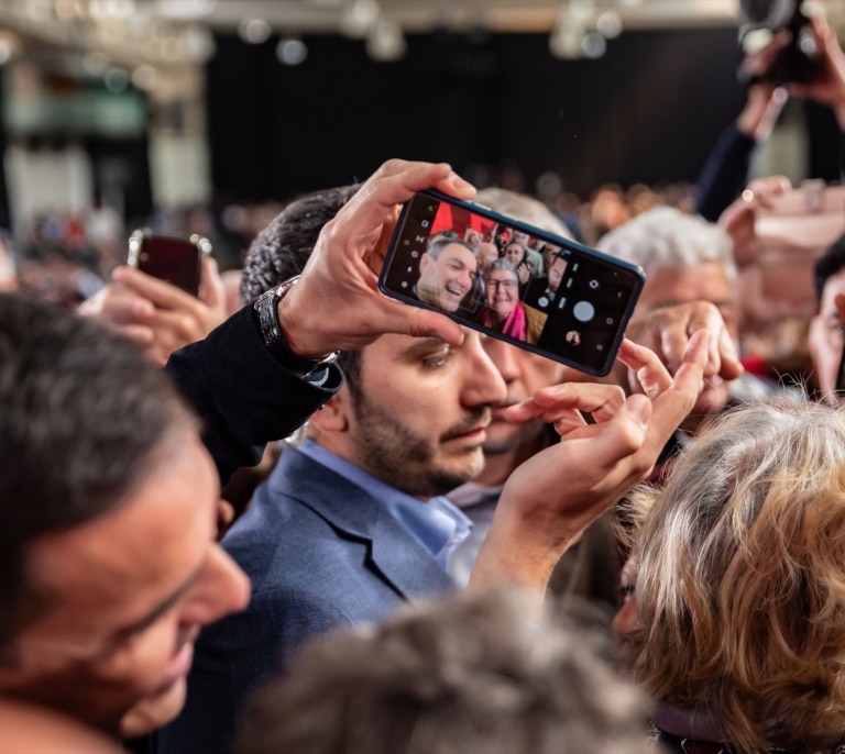 De Ayuso y la fruta al 'icónico' Sánchez: los políticos más hábiles con las redes sociales