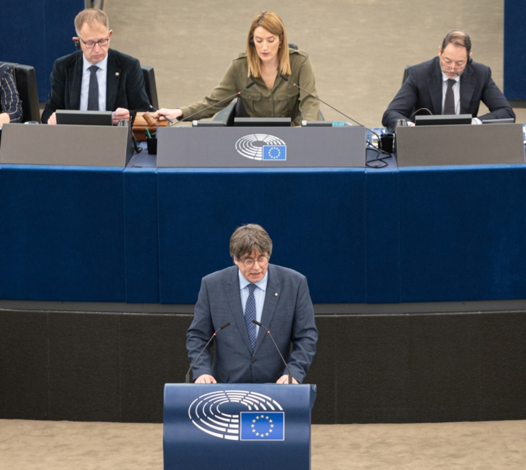 El Parlamento Europeo insta a España a investigar a Puigdemont por su relación con Putin