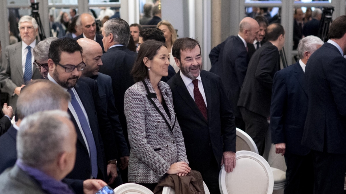 La portavoz del Grupo municipal PSOE Madrid, Reyes Maroto y el presidente de Consejo General del Poder Judicial, Vicente Guilarte, durante un desayuno informativo de Fórum Europa, en el Hotel Mandarin Oriental Ritz, a 18 de enero de 2024, en Madrid (España).