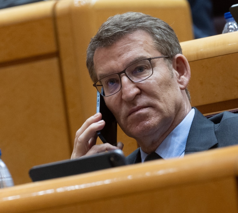 Feijóo cree que hay un “claro conflicto de intereses” en la relación de la mujer de Sánchez con Air Europa