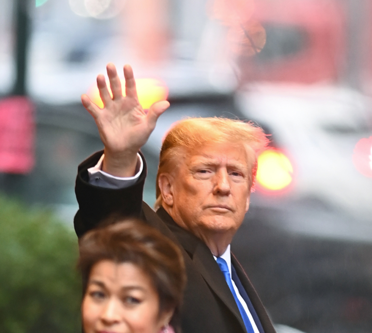 Trump logra que el Supremo decida sobre su inmunidad pero Illinois rechaza su candidatura