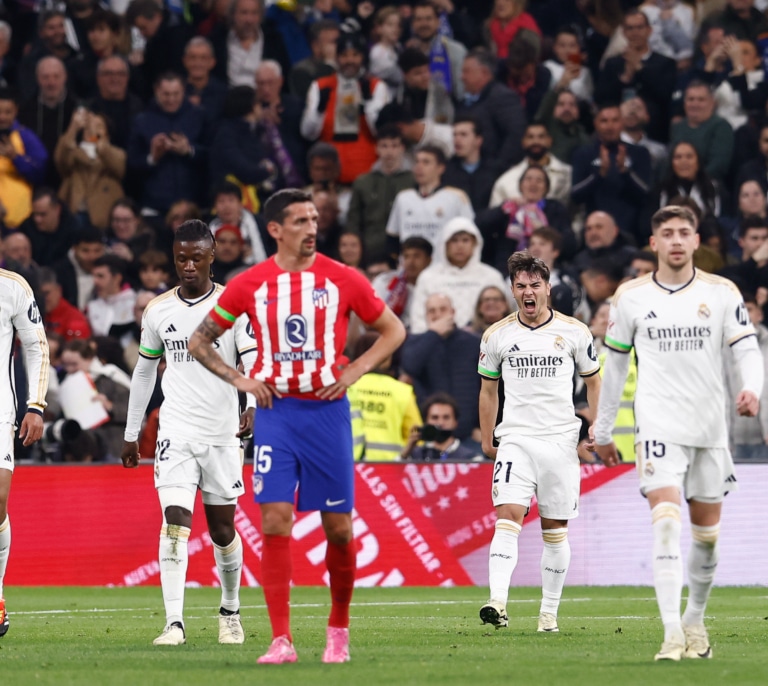 El Atlético evita el triunfo del Madrid con un gol en el descuento