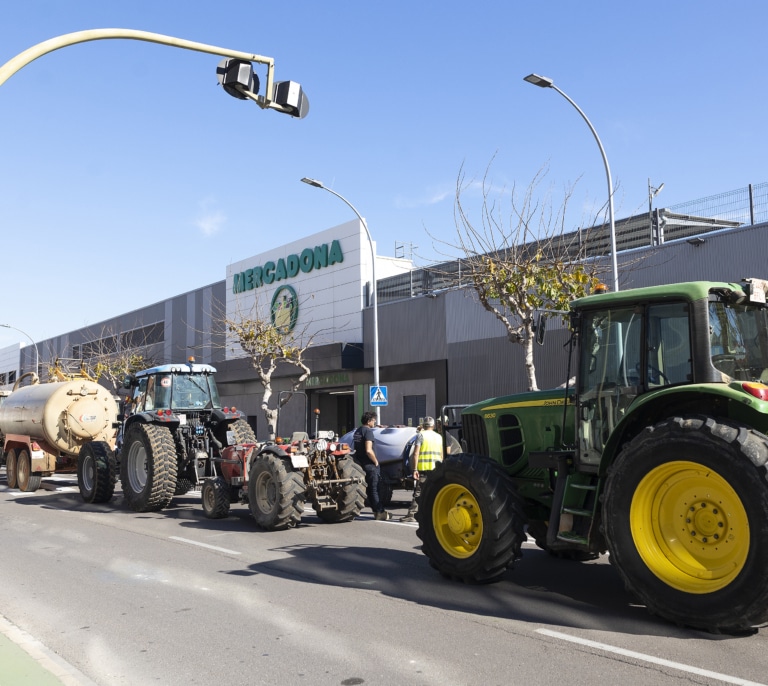 Los agricultores cargan ahora contra los supermercados