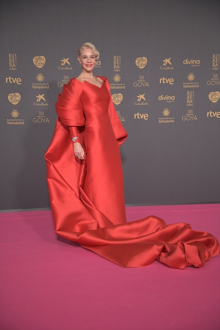 La actriz Belén Rueda posa en la alfombra rosa previa a la gala de los Goya.