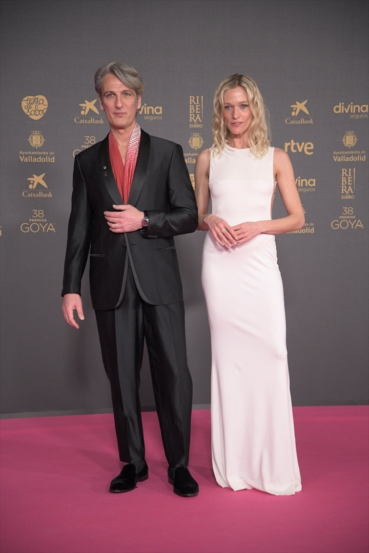 Los actores Ernesto Alterio y Ella Jazz posan en la alfombra rosa de los Goya.