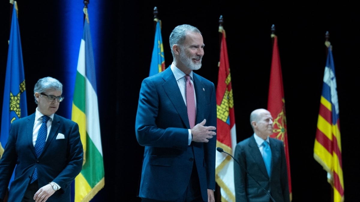 El Rey Felipe VI, durante el acto de entrega de los despachos a 160 nuevos jueces en Barcelona. Europa Press