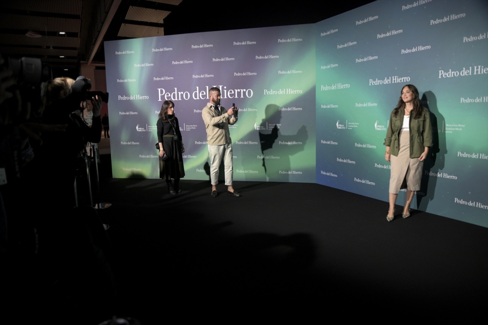 Tamara Falcó causa sensación allá donde va y el photocall de Pedro del Hierro en la Mercedes Benz Fashion Week de Madrid no ha sido diferente.