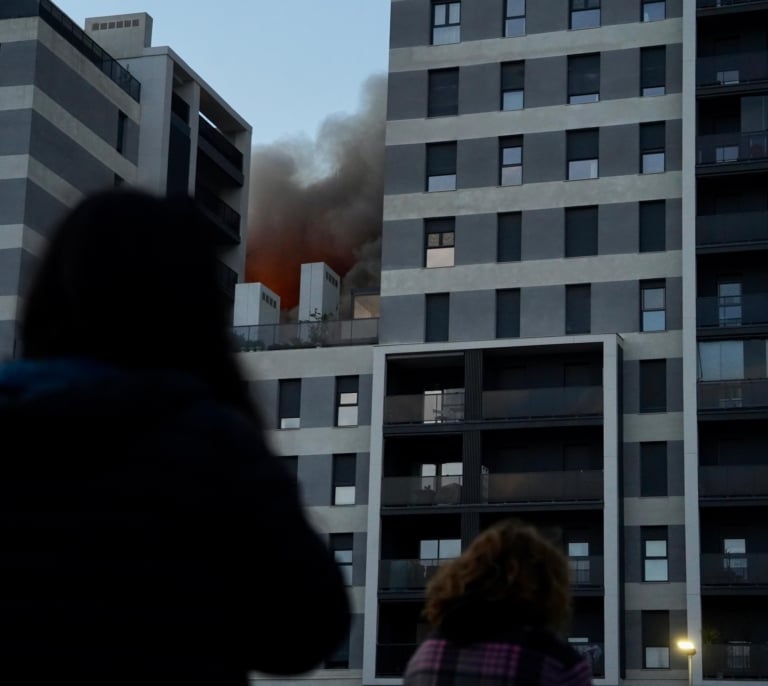 El edificio devorado por las llamas se promocionaba con  "fachadas revestidas de un innovador material de aluminio"