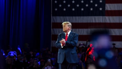 Trump arrasa en Michigan y Biden vence pero choca con los críticos a su apoyo a Israel