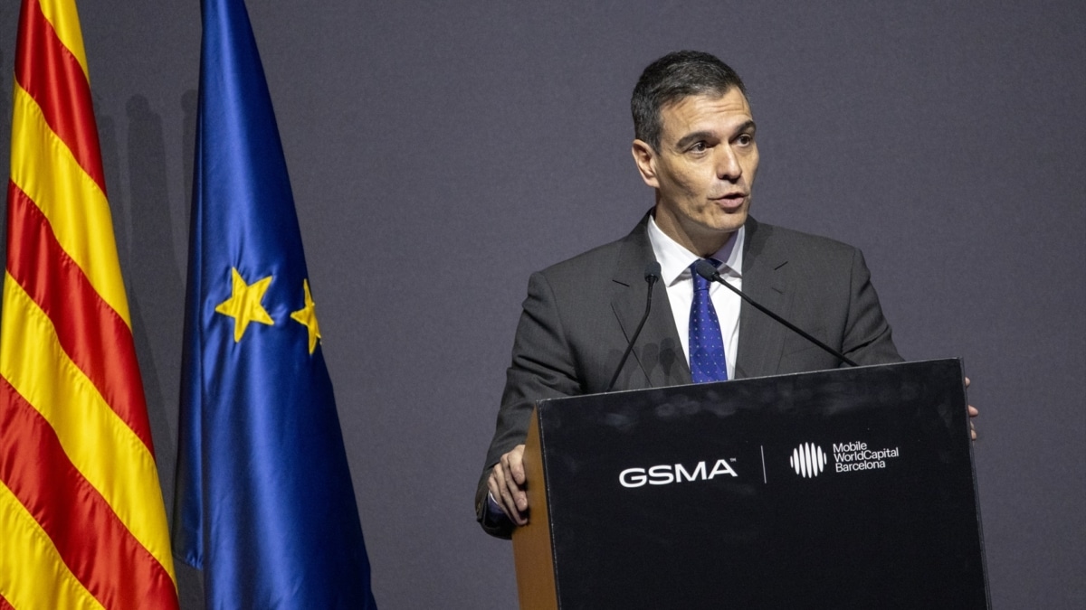 El presidente del Gobierno, Pedro Sánchez, interviene durante la cena inaugural del MWC, en Barcelona.