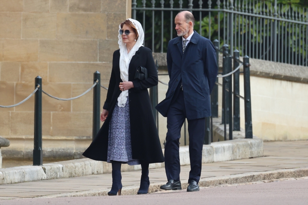 La reina Noor de Jorndania y Kyril de Bulgaria llegando al funeral por Constantino de Grecia en el Palacio de Windsor.