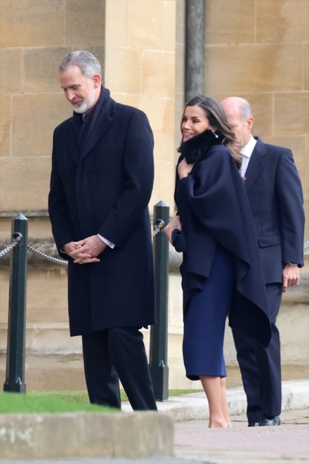 El rey Felipe VI y la reina Letizia llegando al funeral por Constantino de Grecia en el Palacio de Windsor.