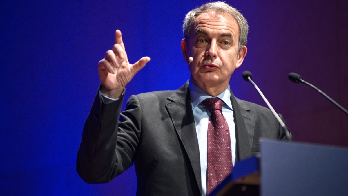 El expresidente del Gobierno José Luis Rodríguez Zapatero interviene durante una conferencia, en el Auditori Once