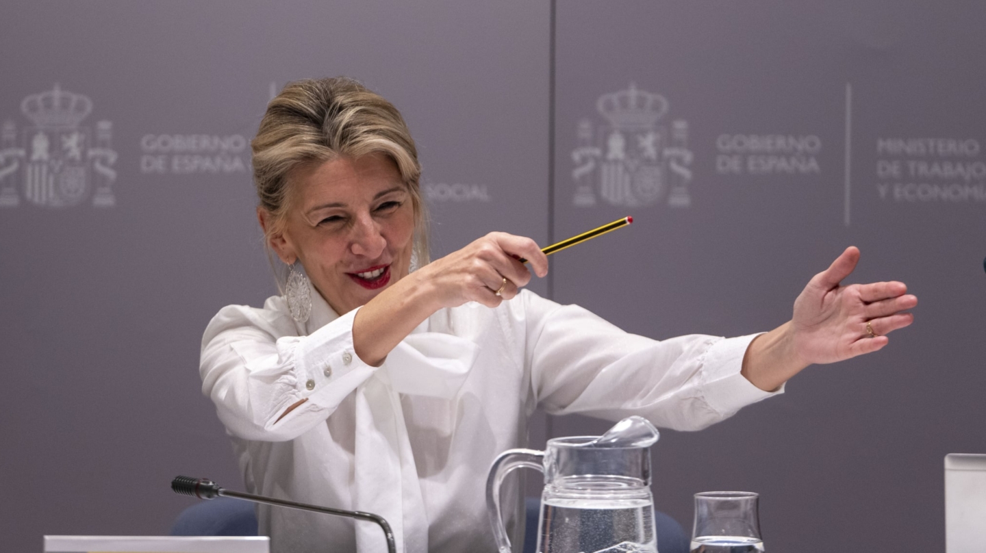 MADRID, 13/02/2024.- La vicepresidenta segunda del Gobierno y ministra de Trabajo y Economía Social, Yolanda Díaz, preside la primera mesa específica de Diálogo Social, con responsables de organizaciones sindicales y empresariales para abordar la Igualdad y la no discriminación al colectivo LGTBI en el entorno laboral, este martes en Madrid. EFE/ Fernando Villar