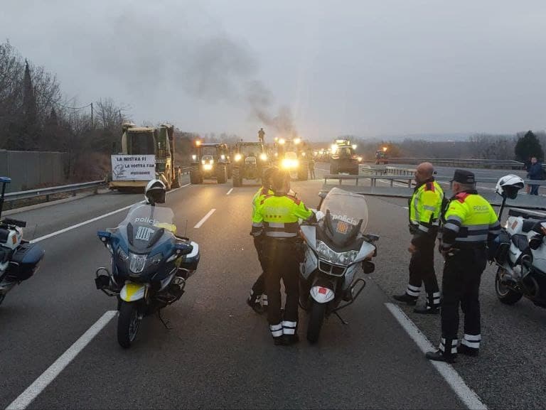 Los agricultores dejarán los tractores en la Diagonal de Barcelona e irán caminando a la Generalitat