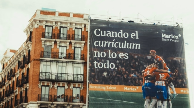 El Girona emula a Laporta y coloca una lona en Madrid antes de su visita al Bernabéu