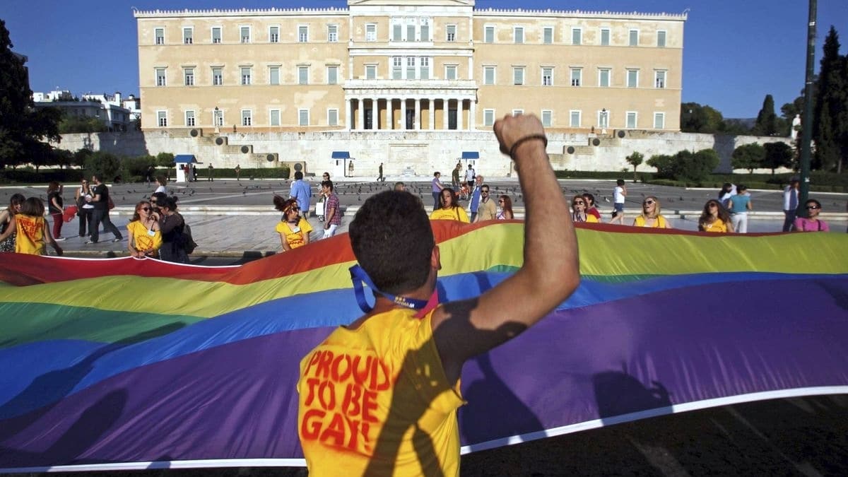 Manifestantes ante el Parlamento griego durante las celebraciones del Orgullo Gay 2012 en la plaza Syntagma, Atenas