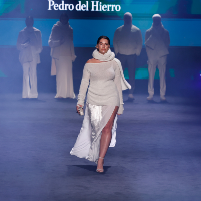 La modelo Lorena Durán abrió el desfile de Pedro del Hierro. 