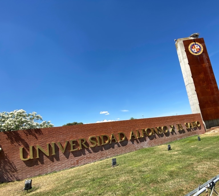 Los más jovenes impulsan la integración de la IA en las aulas y los entornos profesionales