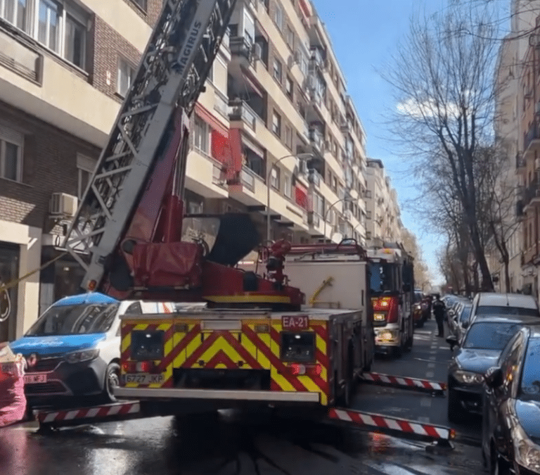 Un incendio en la cocina de Los Torreznos obliga a intervenir a los Bomberos de Madrid