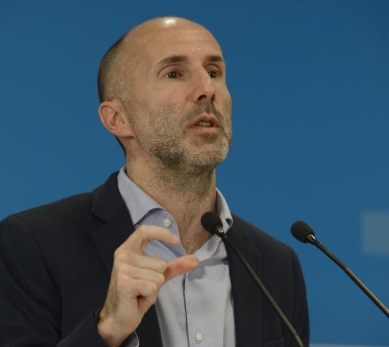 Jácome da el 'DO de pecho' con una canción para votar a su partido en Ourense