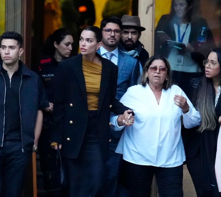La mujer de Dani Alves declara que su marido llegó "muy borracho" la noche de la presunta violación: "Se desplomó en la cama"